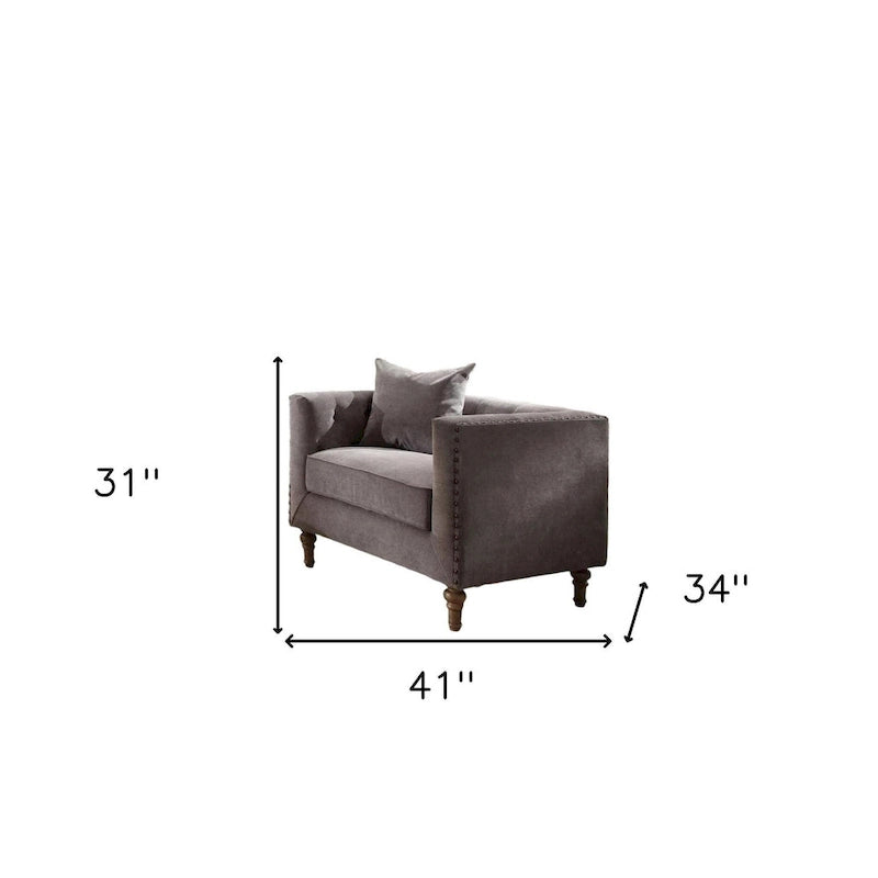 Fauteuil capitonné en velours gris avec cadre en laiton vieilli et coussin décoratif, 41"x31"x34"
