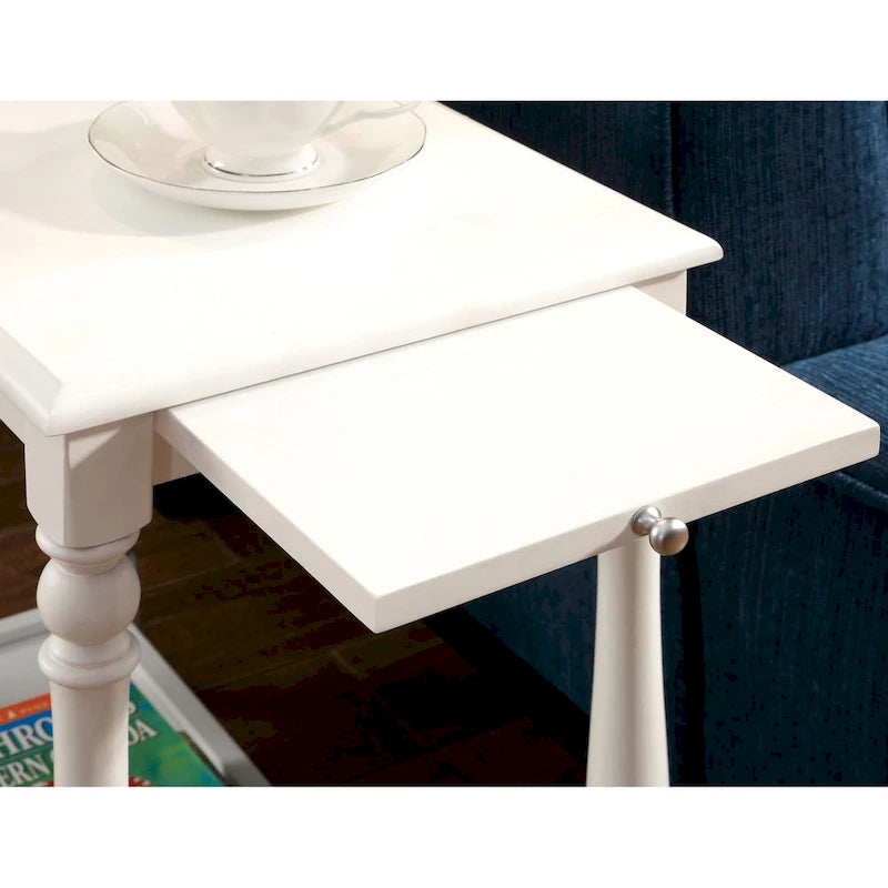 Table d'appoint Quam Farmhouse blanche de 25 po en bois massif avec 1 étagère