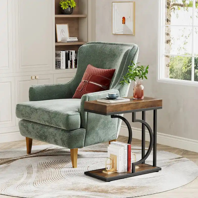 Table d'appoint en C avec plateau en faux marbre et structure dorée