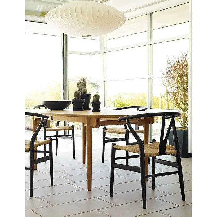 Chaise de salle à manger dossier Y avec assise en corde de papier tressée et structure en bois massif