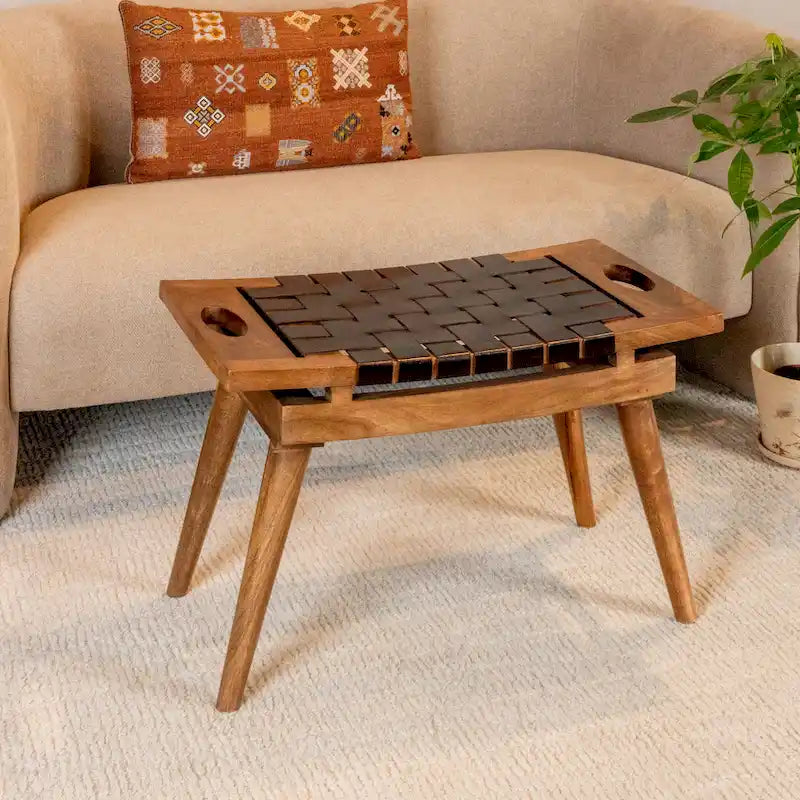 Tabouret en bois de manguier avec assise en cuir tressé